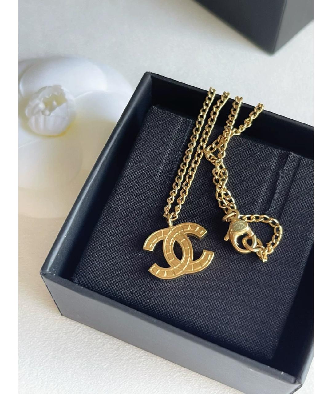 CHANEL Золотой металлический кулон, фото 2