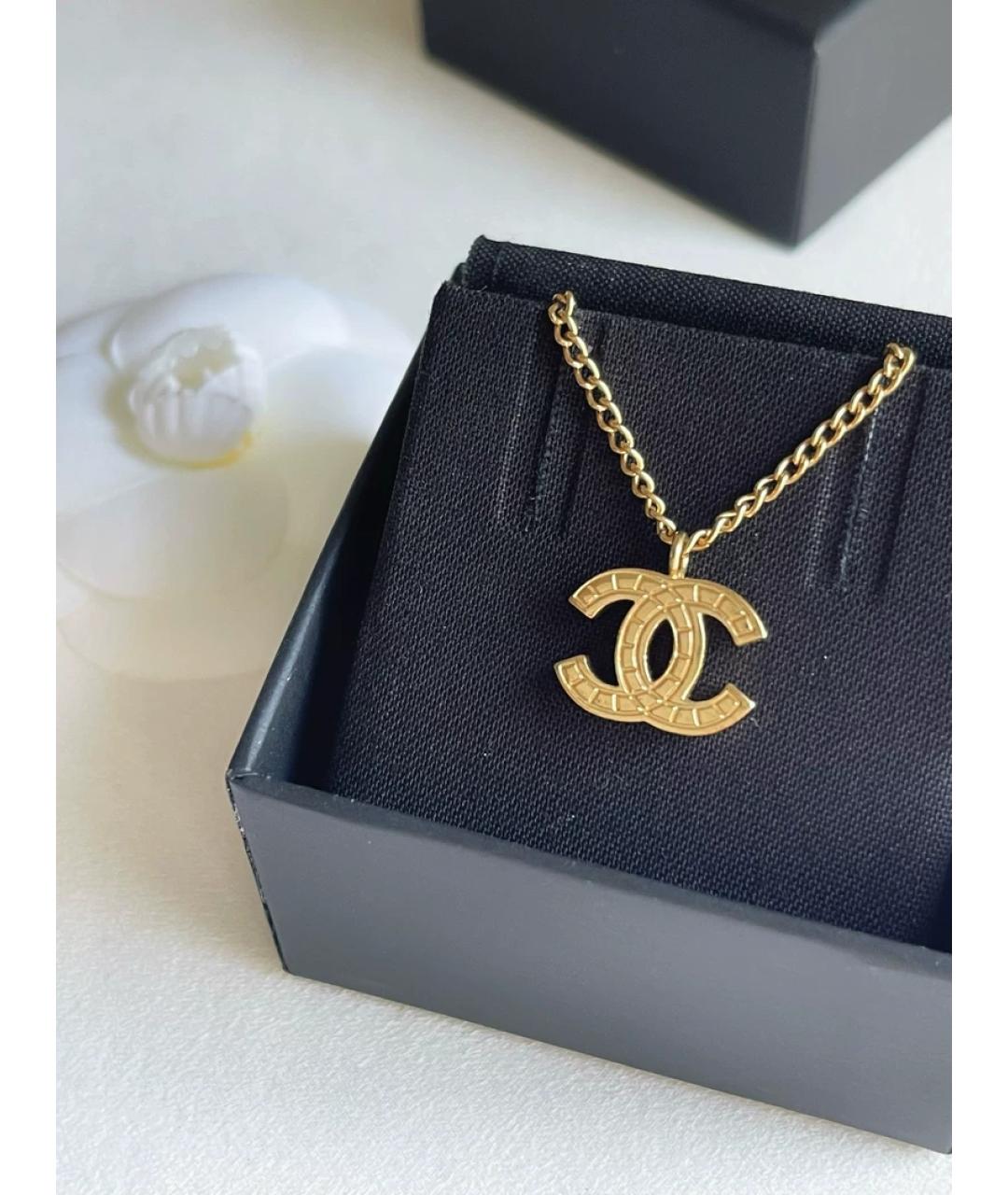 CHANEL Золотой металлический кулон, фото 4
