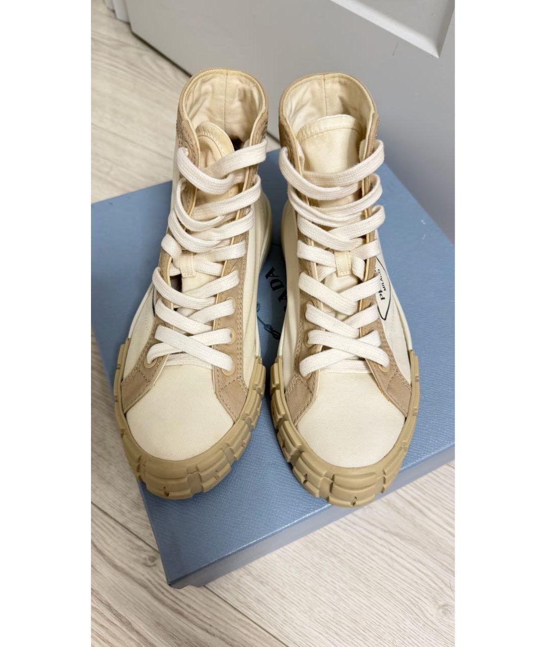 PRADA Белые текстильные кеды, фото 2