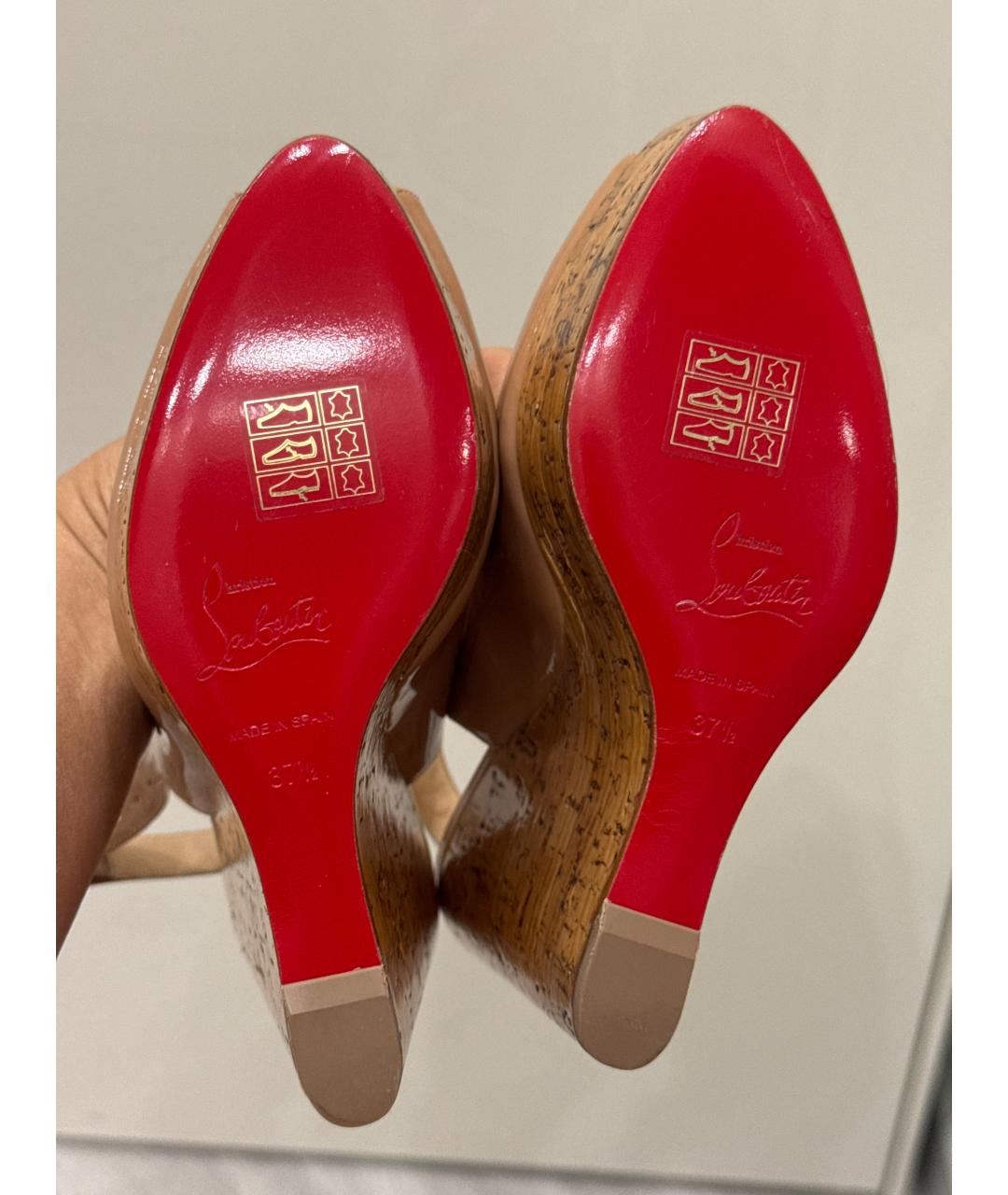 CHRISTIAN LOUBOUTIN Бежевые туфли из лакированной кожи, фото 5