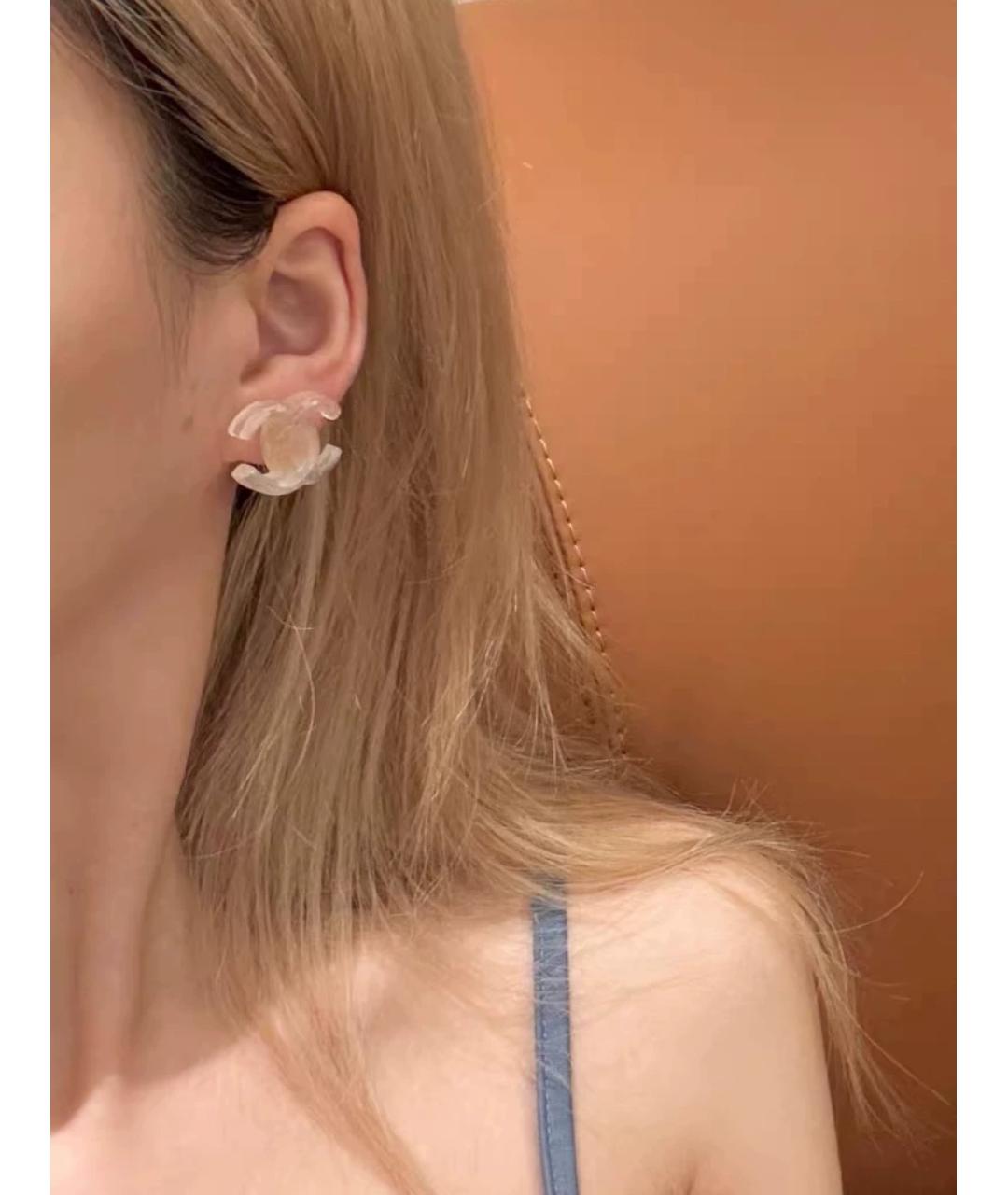 CHANEL Белые пластиковые клипсы, фото 4