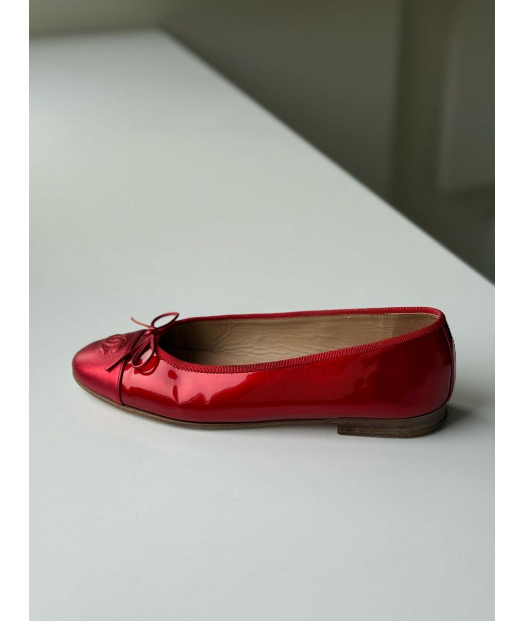 CHANEL Красные балетки из лакированной кожи, фото 5