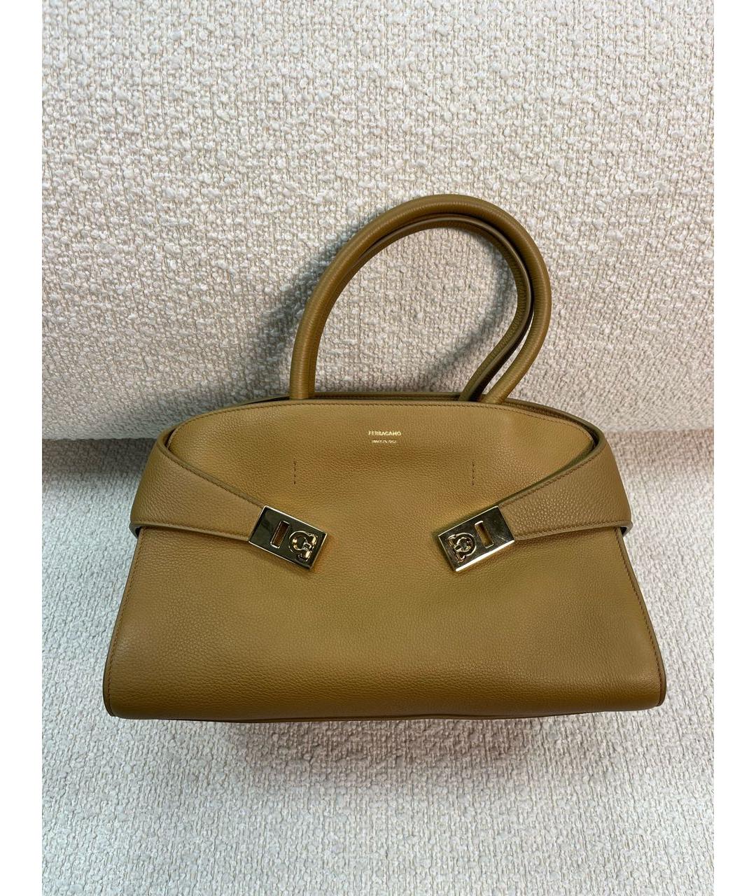 FERRAGAMO Горчичная кожаная сумка с короткими ручками, фото 9