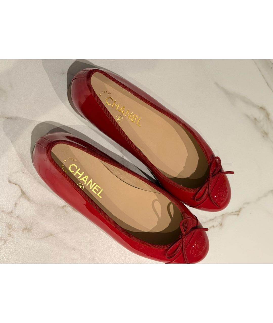 CHANEL Красные балетки из лакированной кожи, фото 8