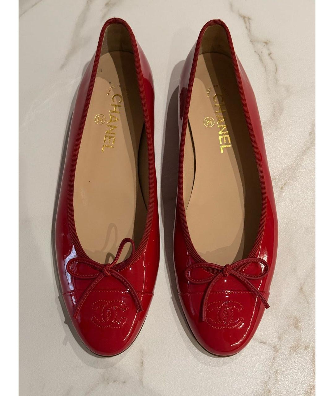 CHANEL Красные балетки из лакированной кожи, фото 3