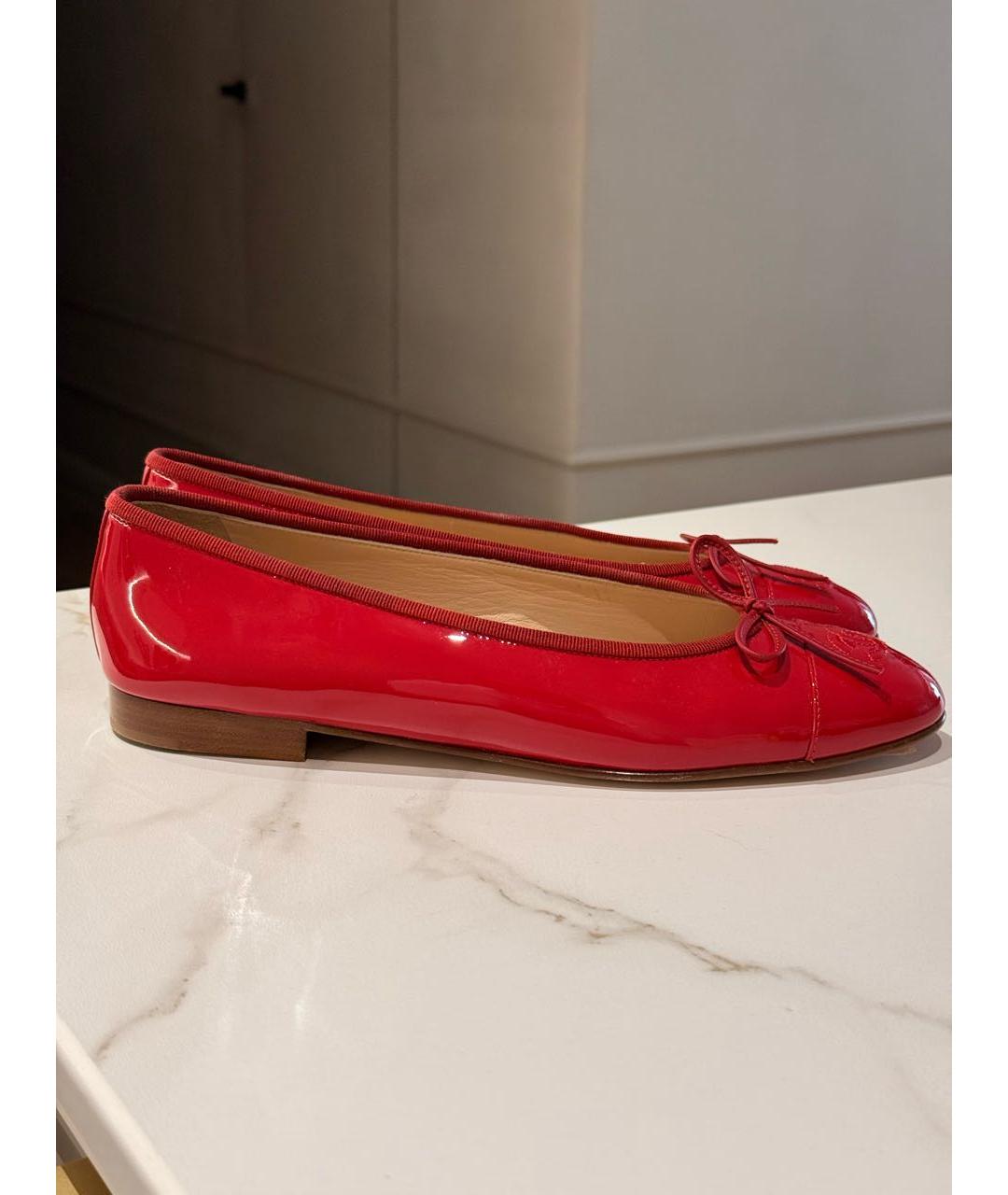 CHANEL Красные балетки из лакированной кожи, фото 9
