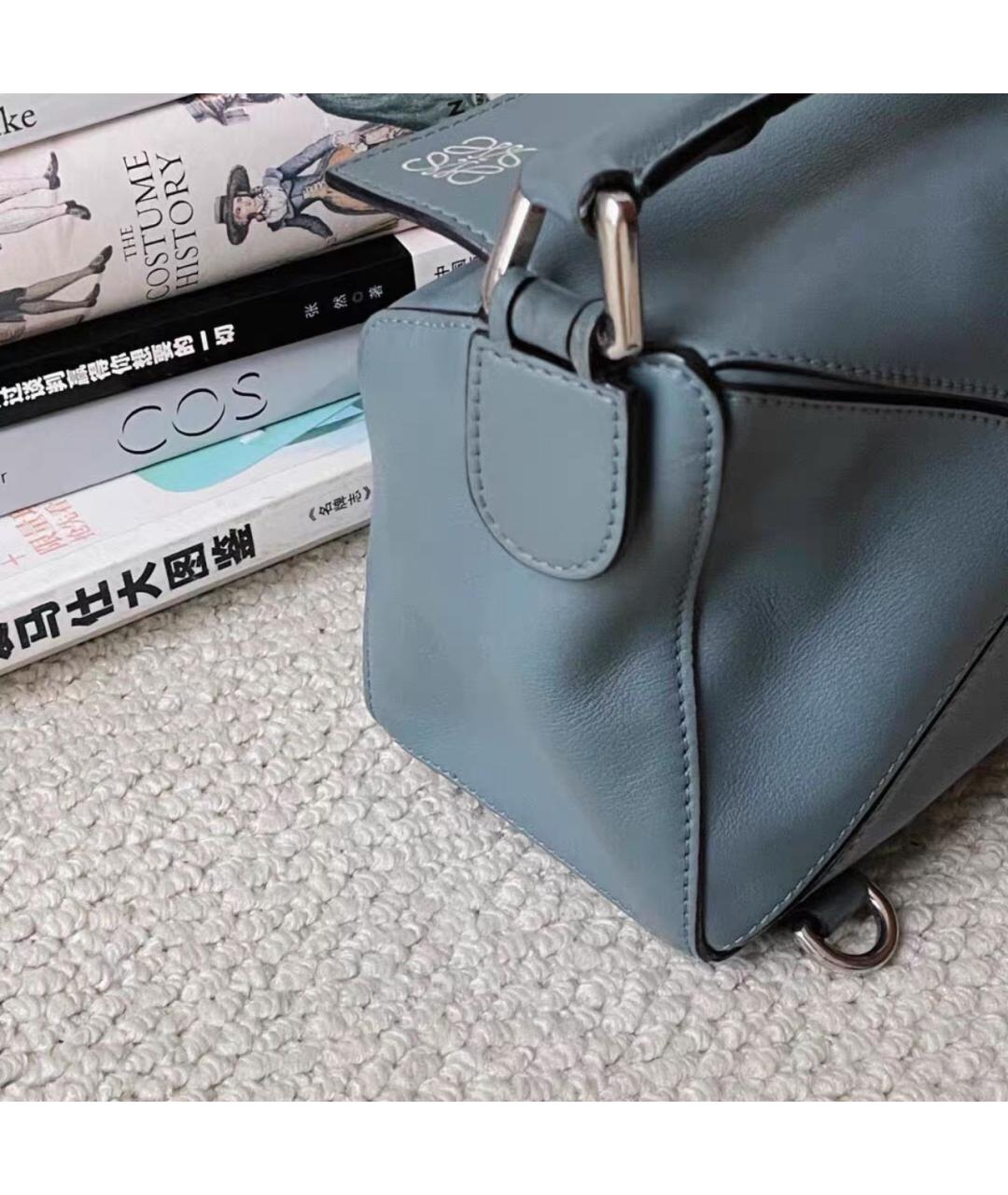 LOEWE Голубая кожаная сумка с короткими ручками, фото 4