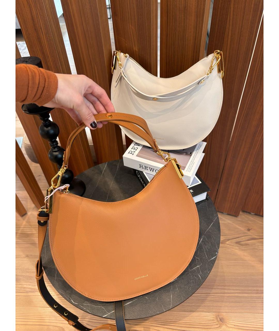 COCCINELLE Коричневая кожаная сумка с короткими ручками, фото 5