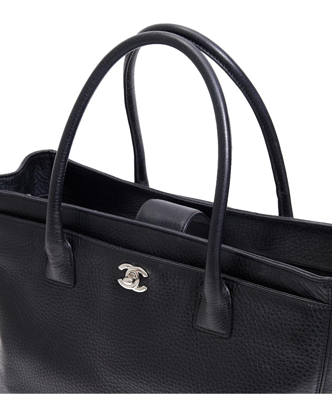 CHANEL Черная кожаная сумка с короткими ручками, фото 7