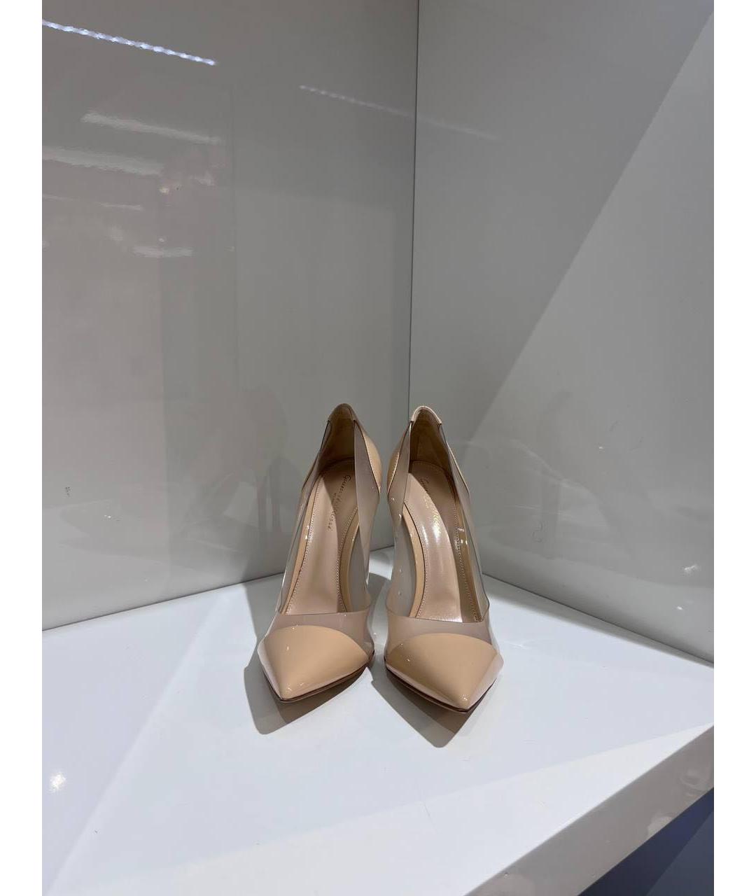 GIANVITO ROSSI Бежевые туфли из лакированной кожи, фото 2