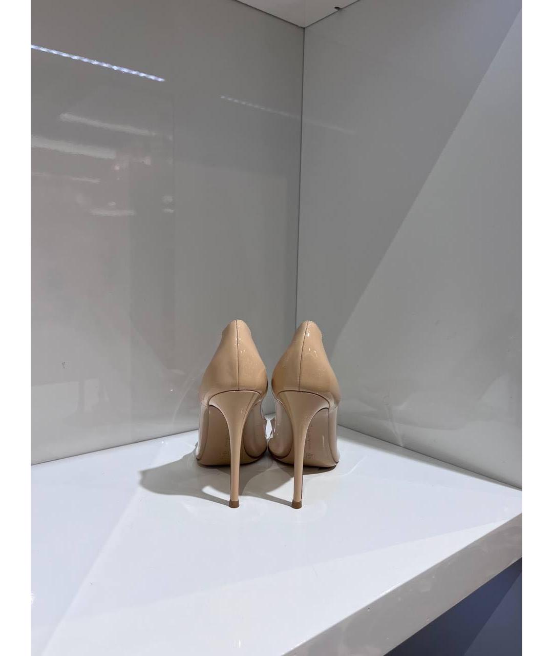 GIANVITO ROSSI Бежевые туфли из лакированной кожи, фото 3