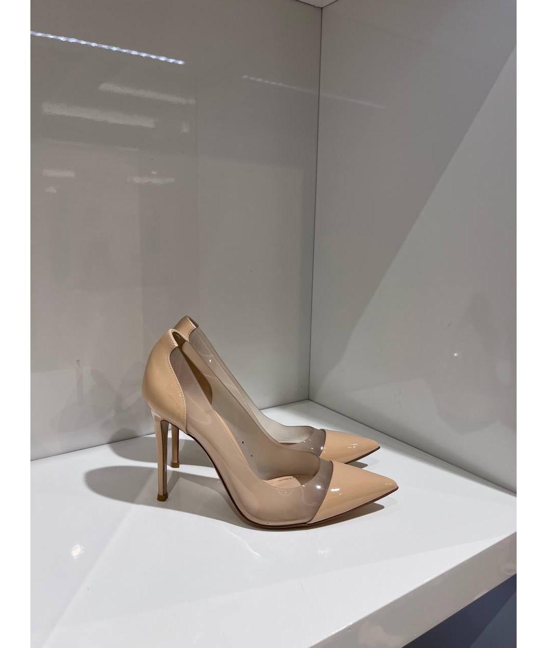 GIANVITO ROSSI Бежевые туфли из лакированной кожи, фото 4