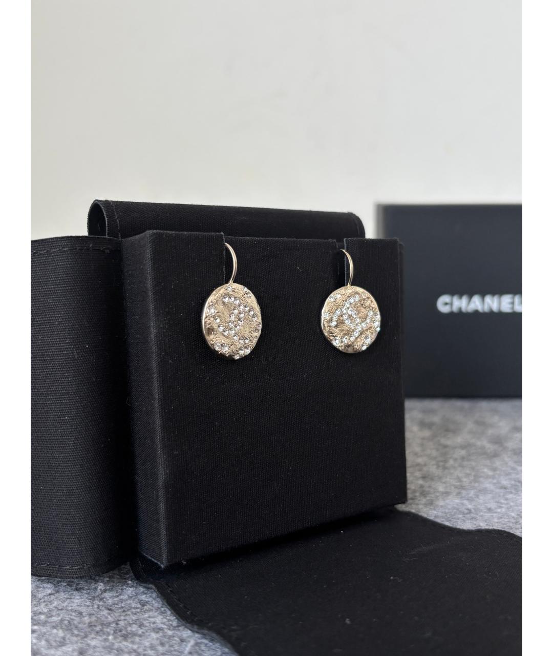 CHANEL Золотые металлические серьги, фото 2