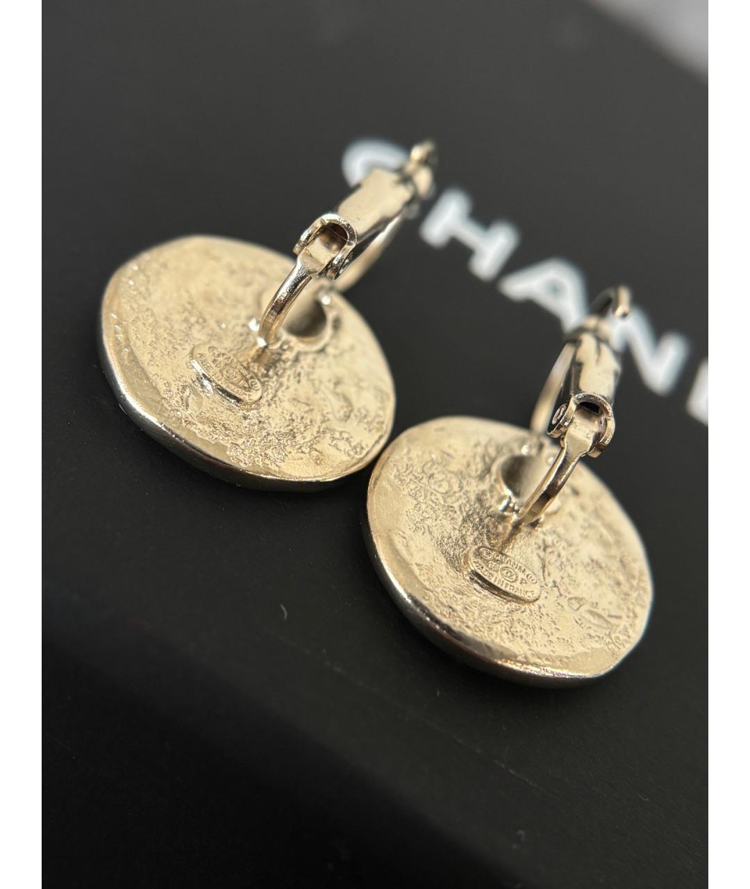 CHANEL Золотые металлические серьги, фото 9