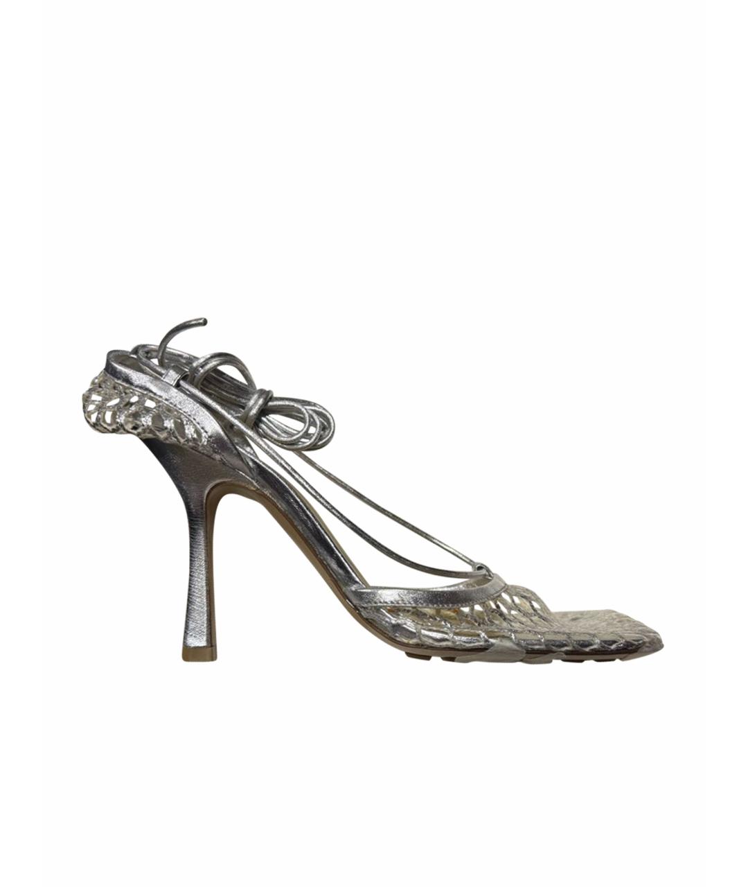 BOTTEGA VENETA Серебряные кожаные босоножки, фото 1