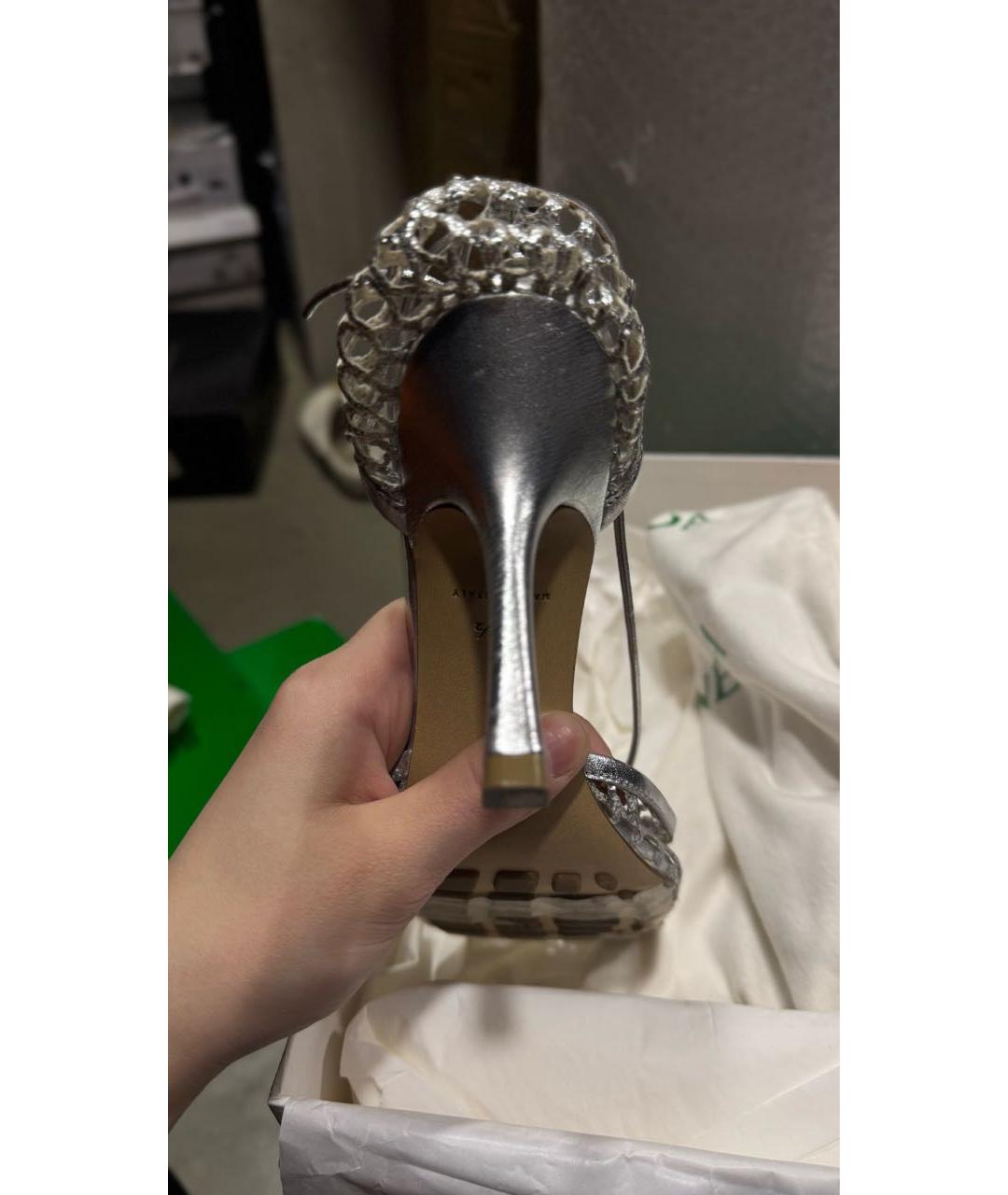BOTTEGA VENETA Серебряные кожаные босоножки, фото 2