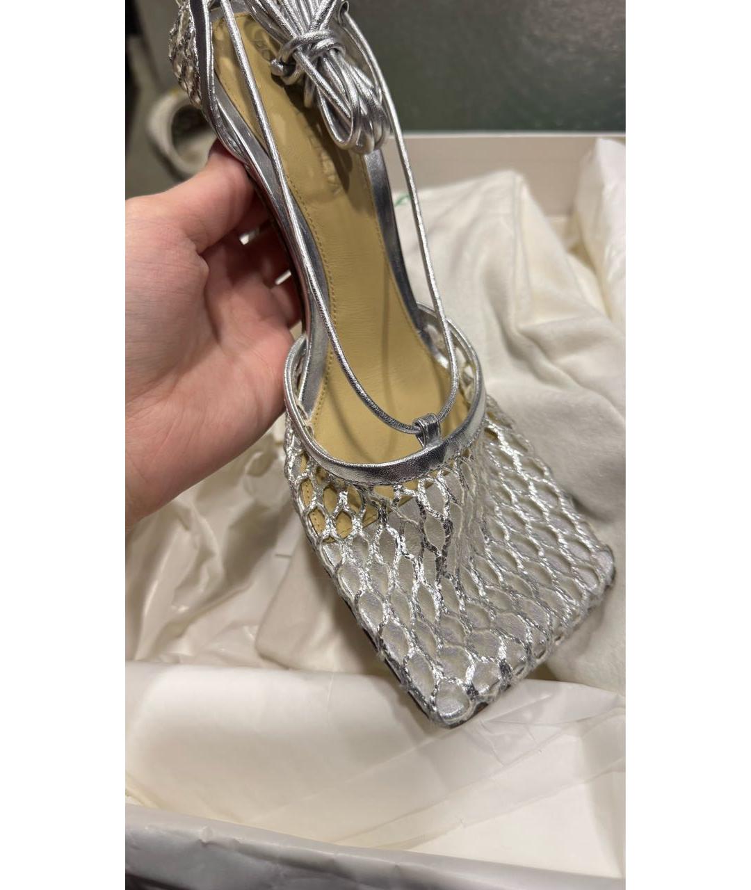 BOTTEGA VENETA Серебряные кожаные босоножки, фото 3