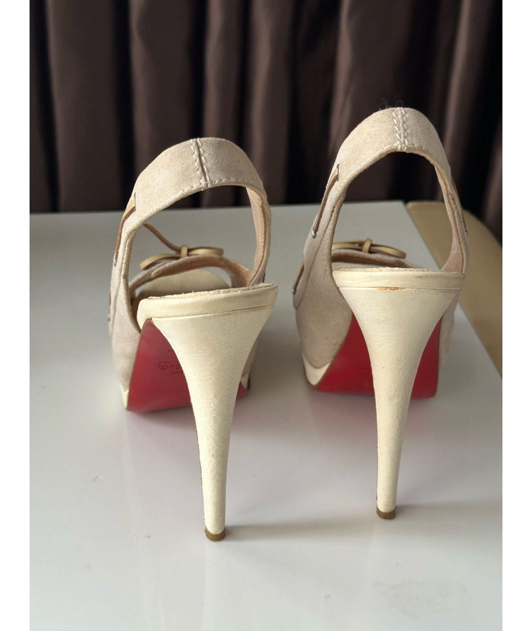 CHRISTIAN LOUBOUTIN Бежевые замшевые босоножки, фото 4