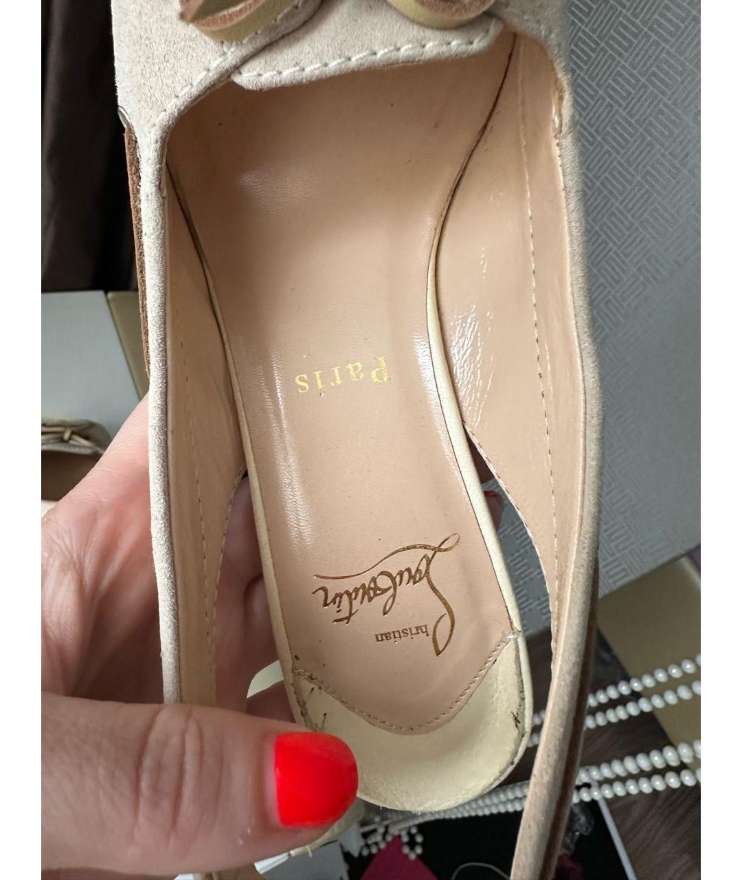 CHRISTIAN LOUBOUTIN Бежевые замшевые босоножки, фото 5
