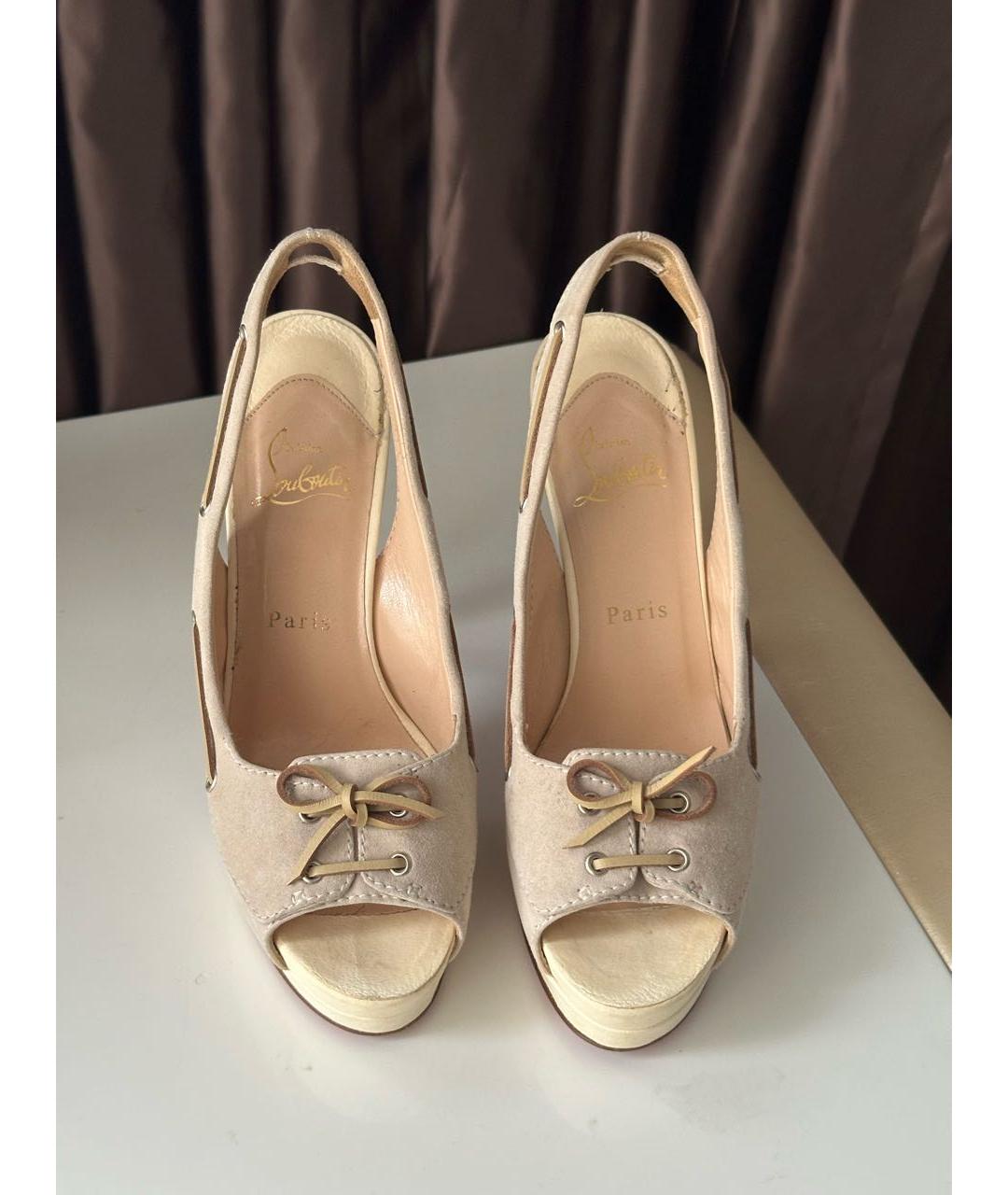 CHRISTIAN LOUBOUTIN Бежевые замшевые босоножки, фото 3