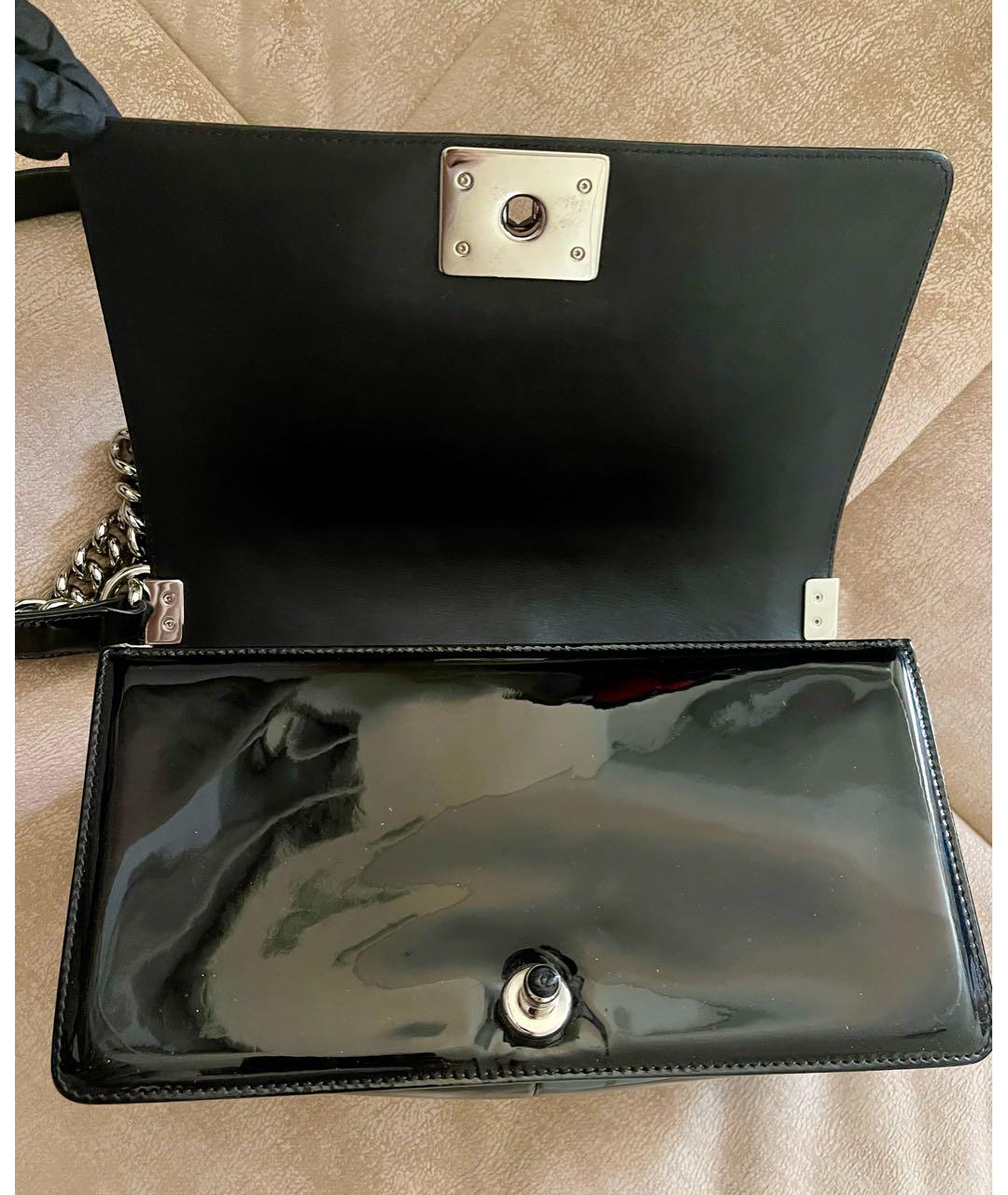 CHANEL Черная сумка через плечо из лакированной кожи, фото 6