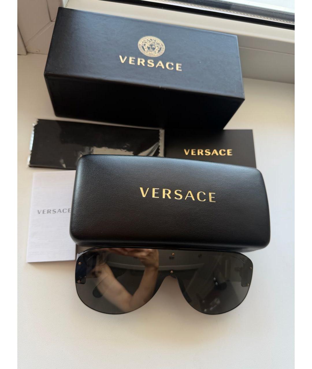 VERSACE Антрацитовые пластиковые солнцезащитные очки, фото 4