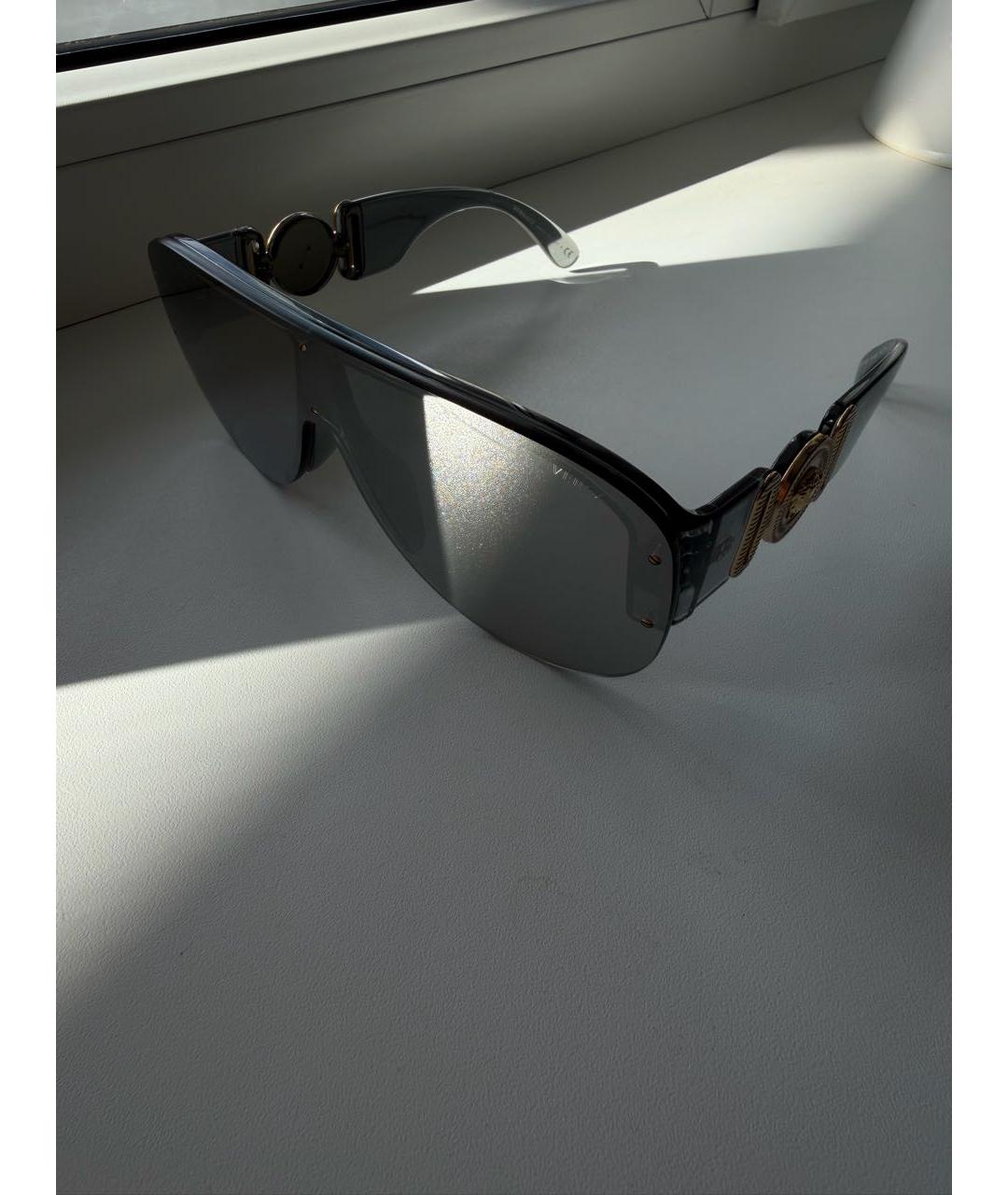 VERSACE Антрацитовые пластиковые солнцезащитные очки, фото 3