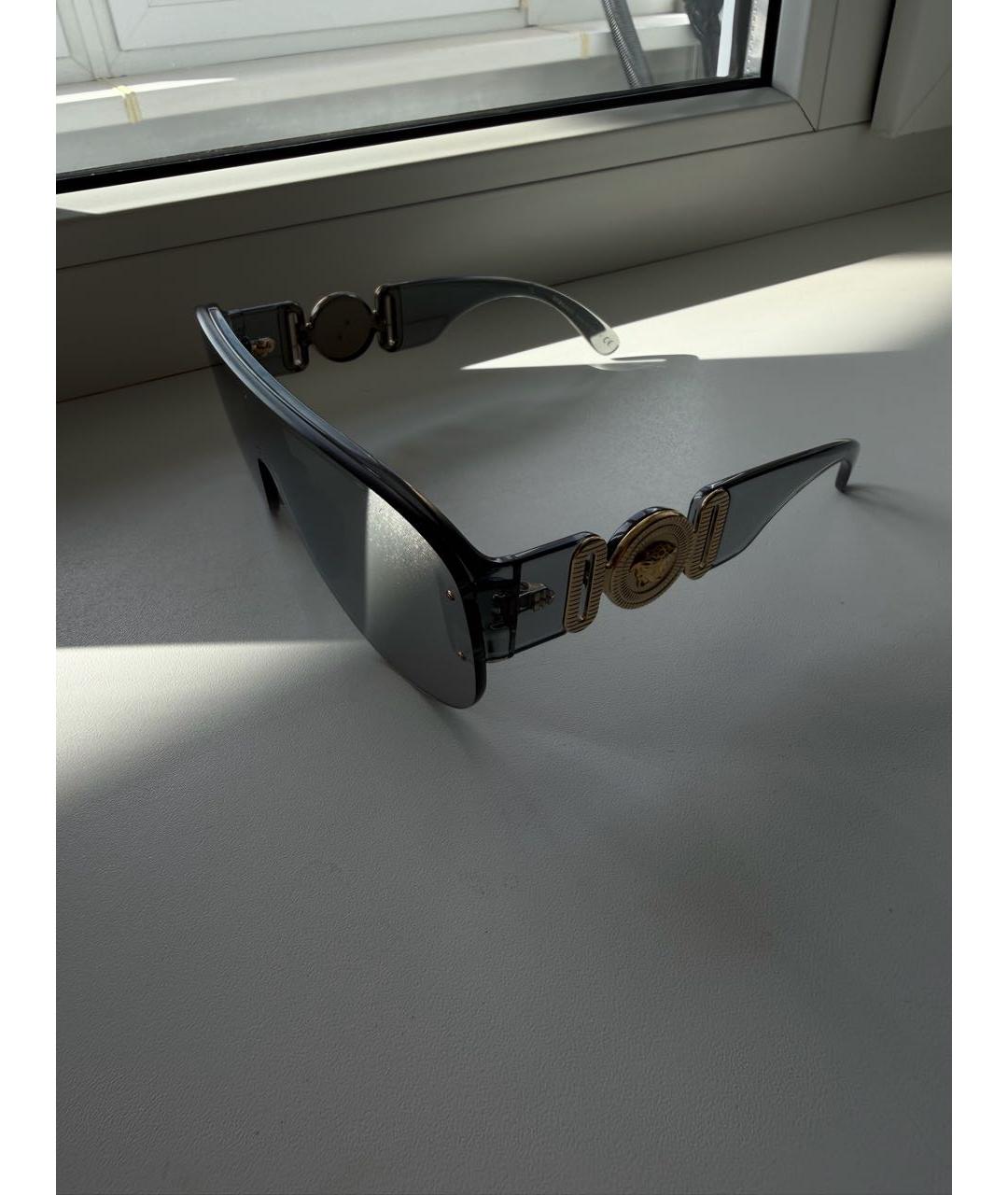 VERSACE Антрацитовые пластиковые солнцезащитные очки, фото 2