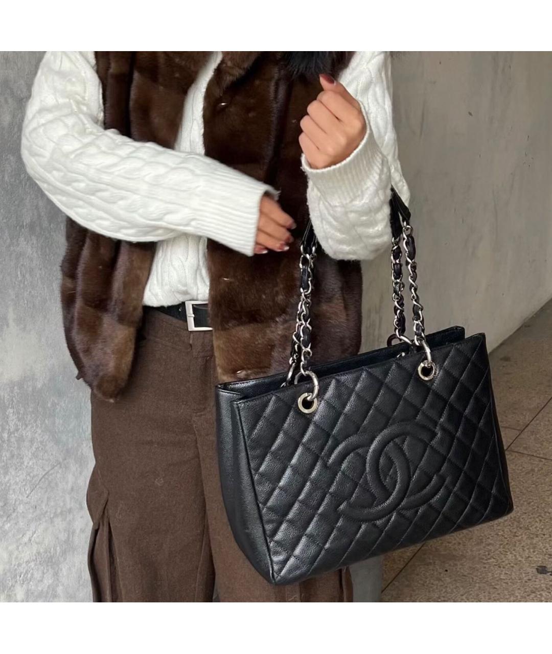 CHANEL Черная кожаная сумка тоут, фото 5