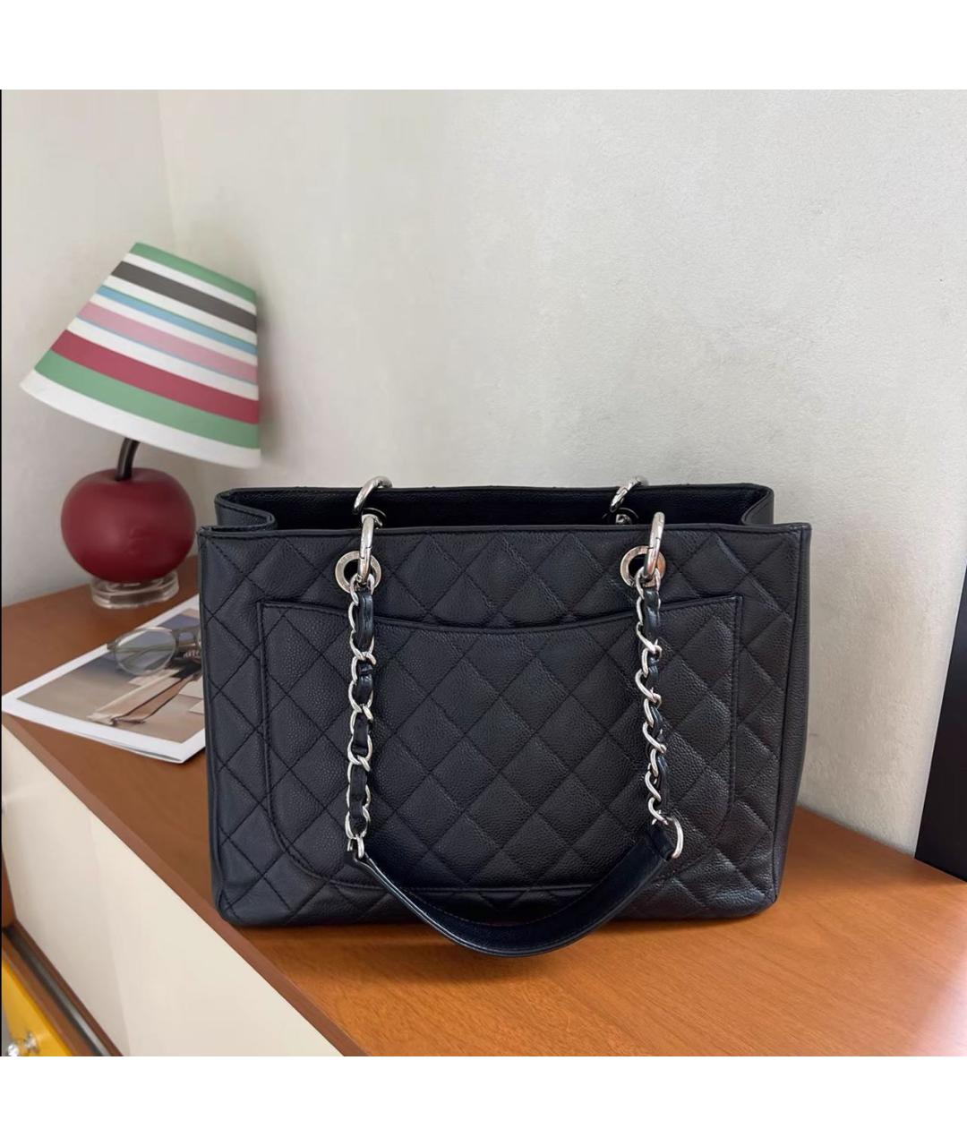 CHANEL Черная кожаная сумка тоут, фото 2