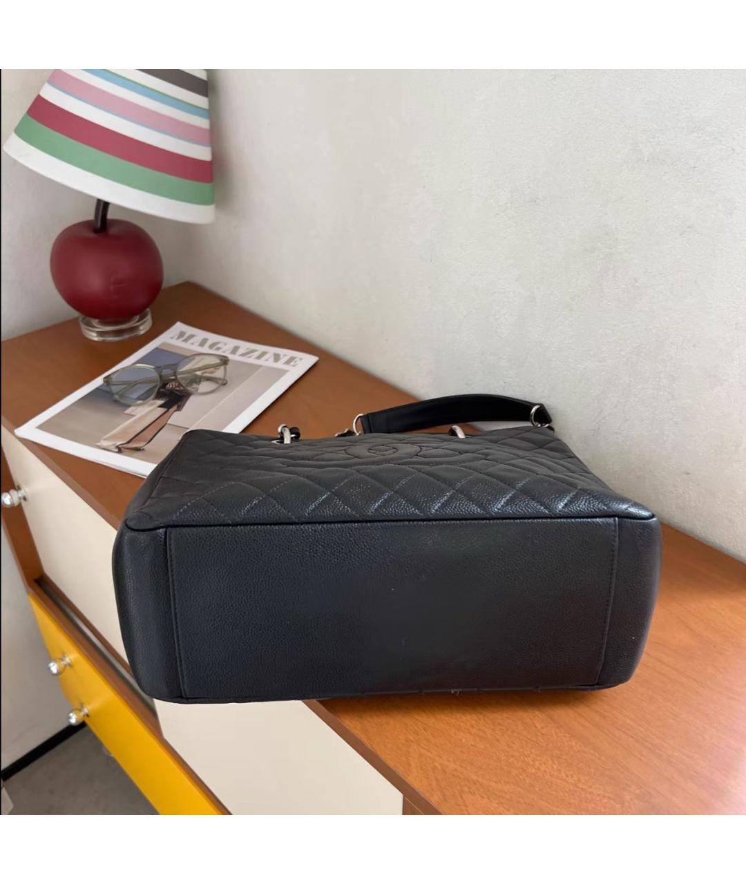 CHANEL Черная кожаная сумка тоут, фото 4