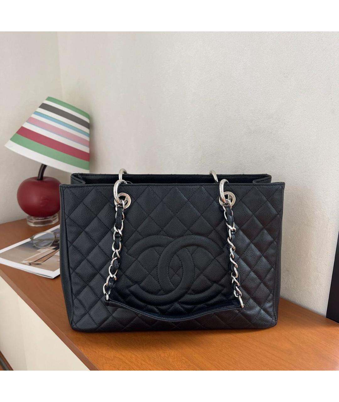 CHANEL Черная кожаная сумка тоут, фото 6