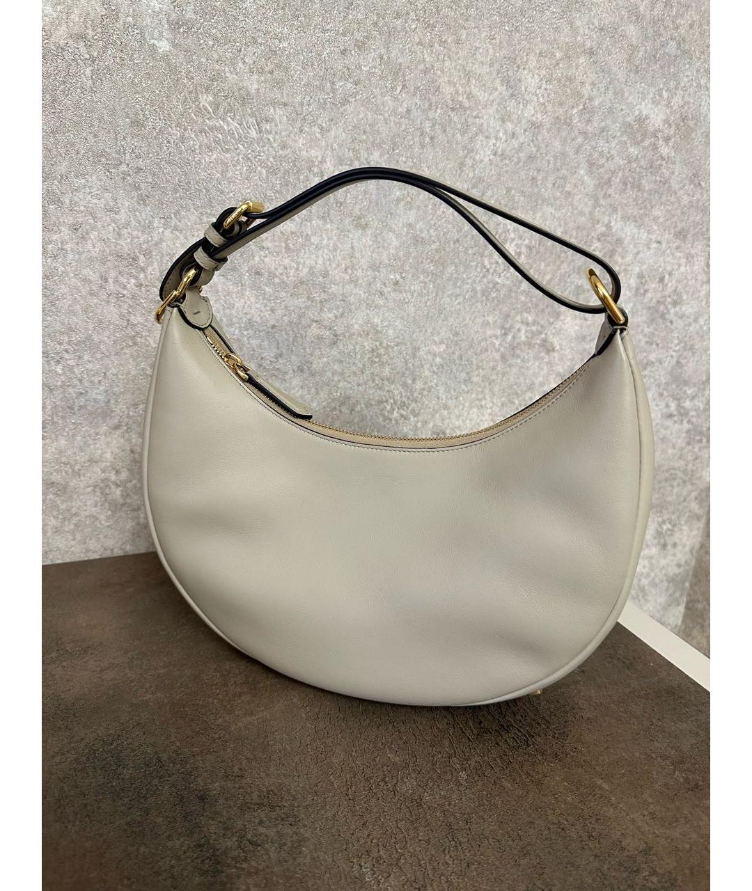 FENDI Бежевая кожаная сумка с короткими ручками, фото 3