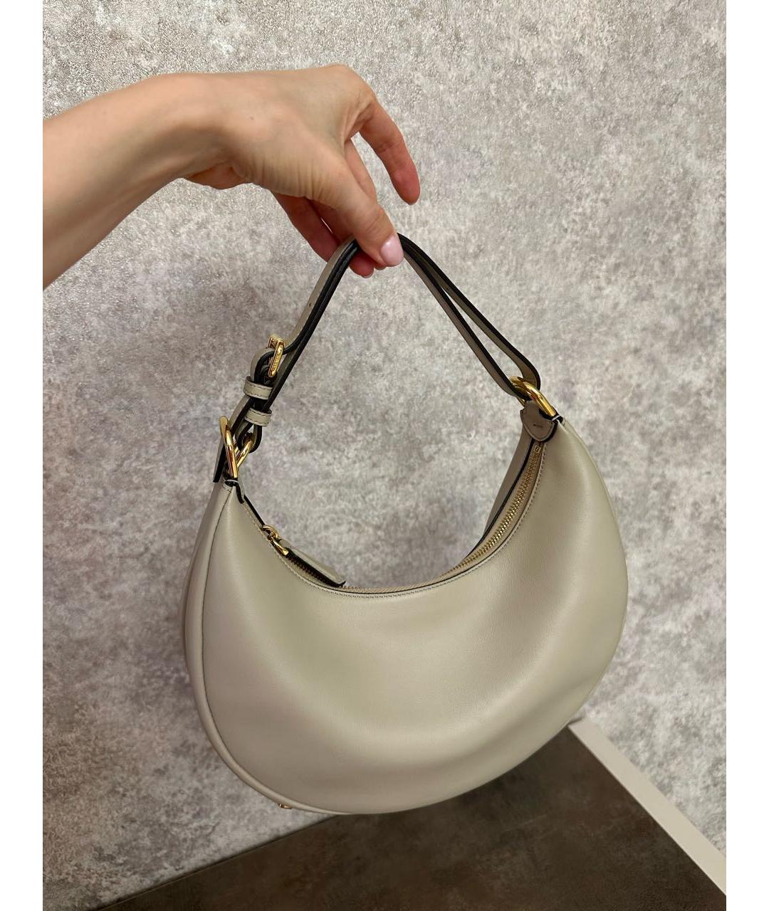 FENDI Бежевая кожаная сумка с короткими ручками, фото 2