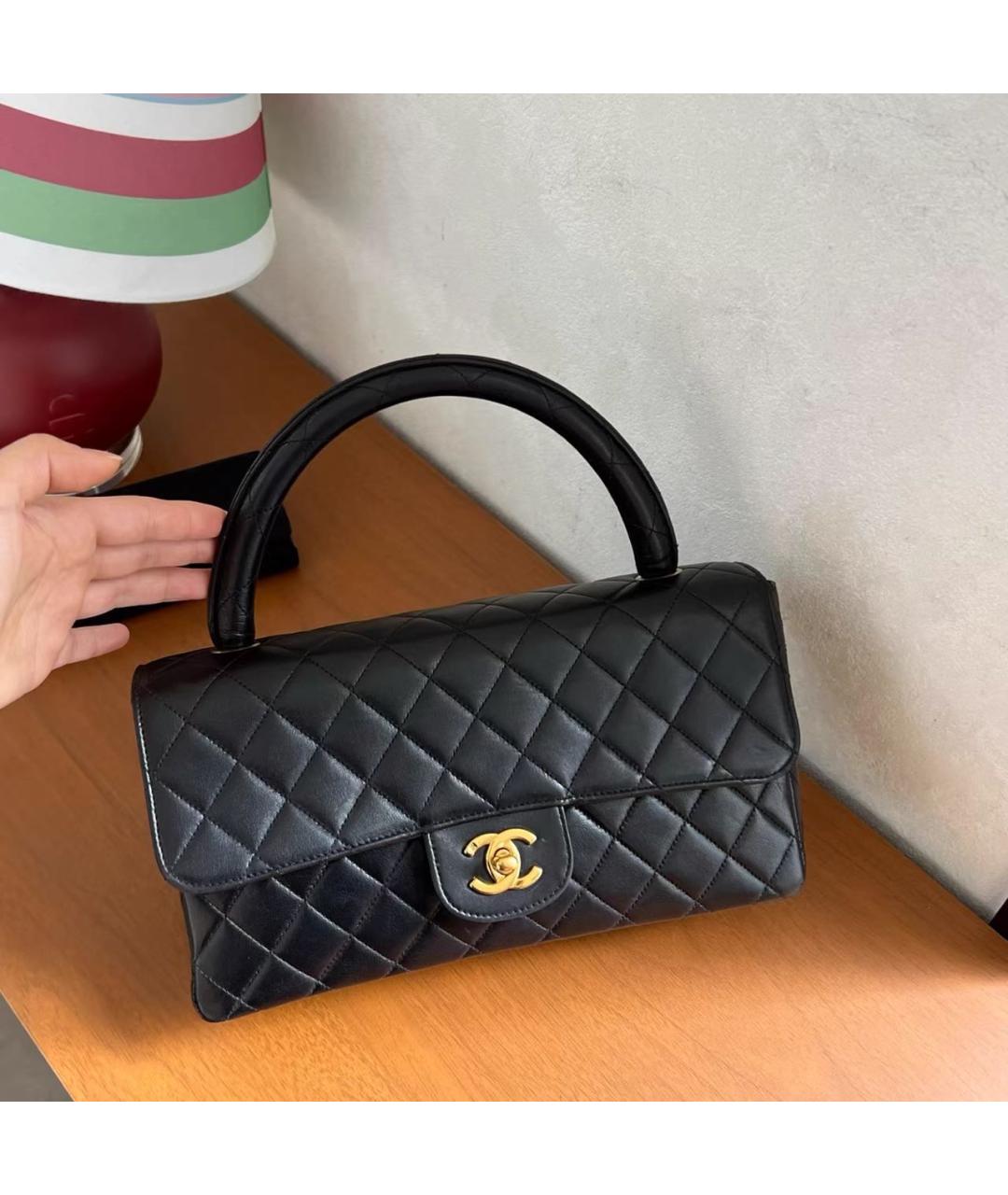 CHANEL Черная кожаная сумка с короткими ручками, фото 2