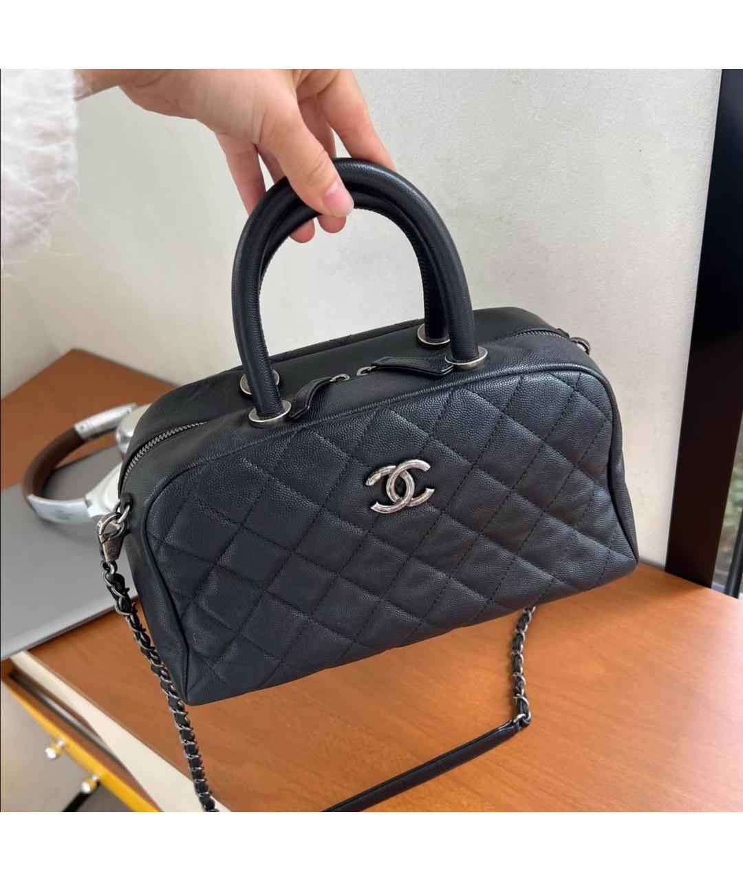 CHANEL Черная кожаная сумка с короткими ручками, фото 4