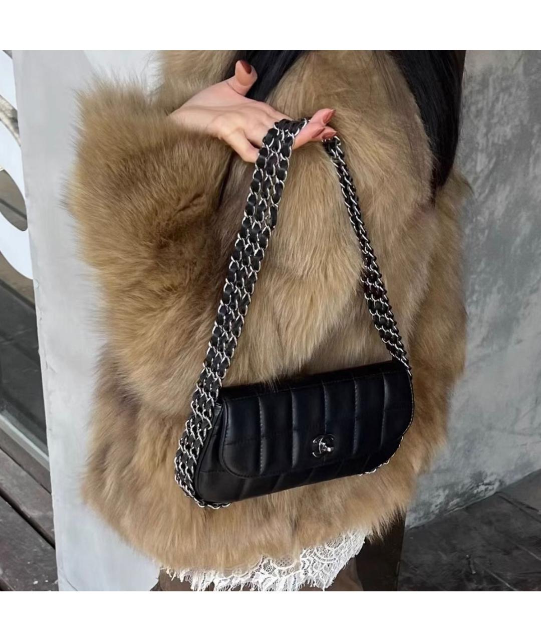 CHANEL Черная кожаная сумка с короткими ручками, фото 5