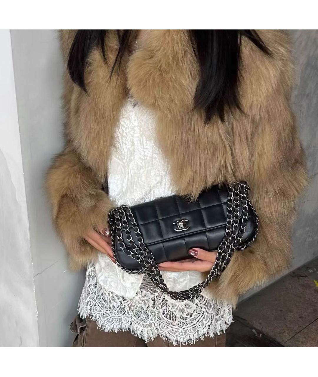 CHANEL Черная кожаная сумка с короткими ручками, фото 6