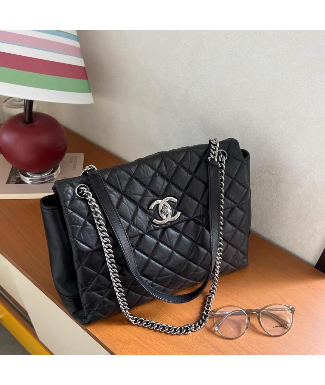 CHANEL Черная кожаная сумка тоут, фото 2