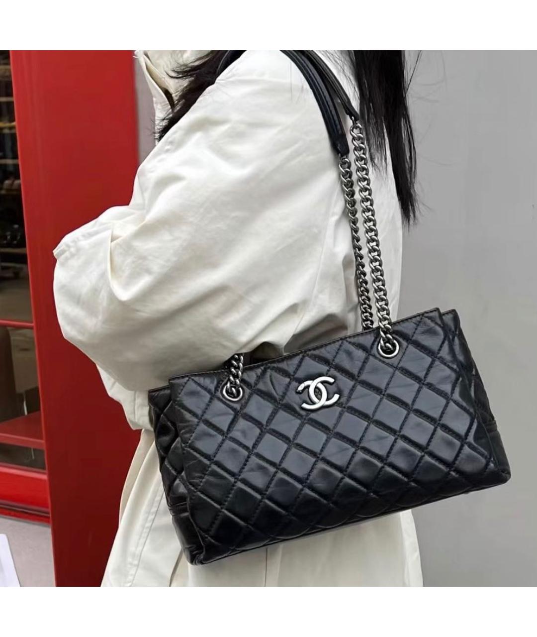 CHANEL Черная кожаная сумка тоут, фото 8