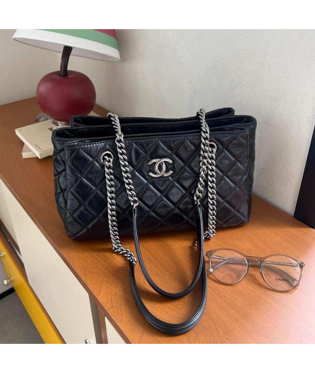 CHANEL Черная кожаная сумка тоут, фото 9