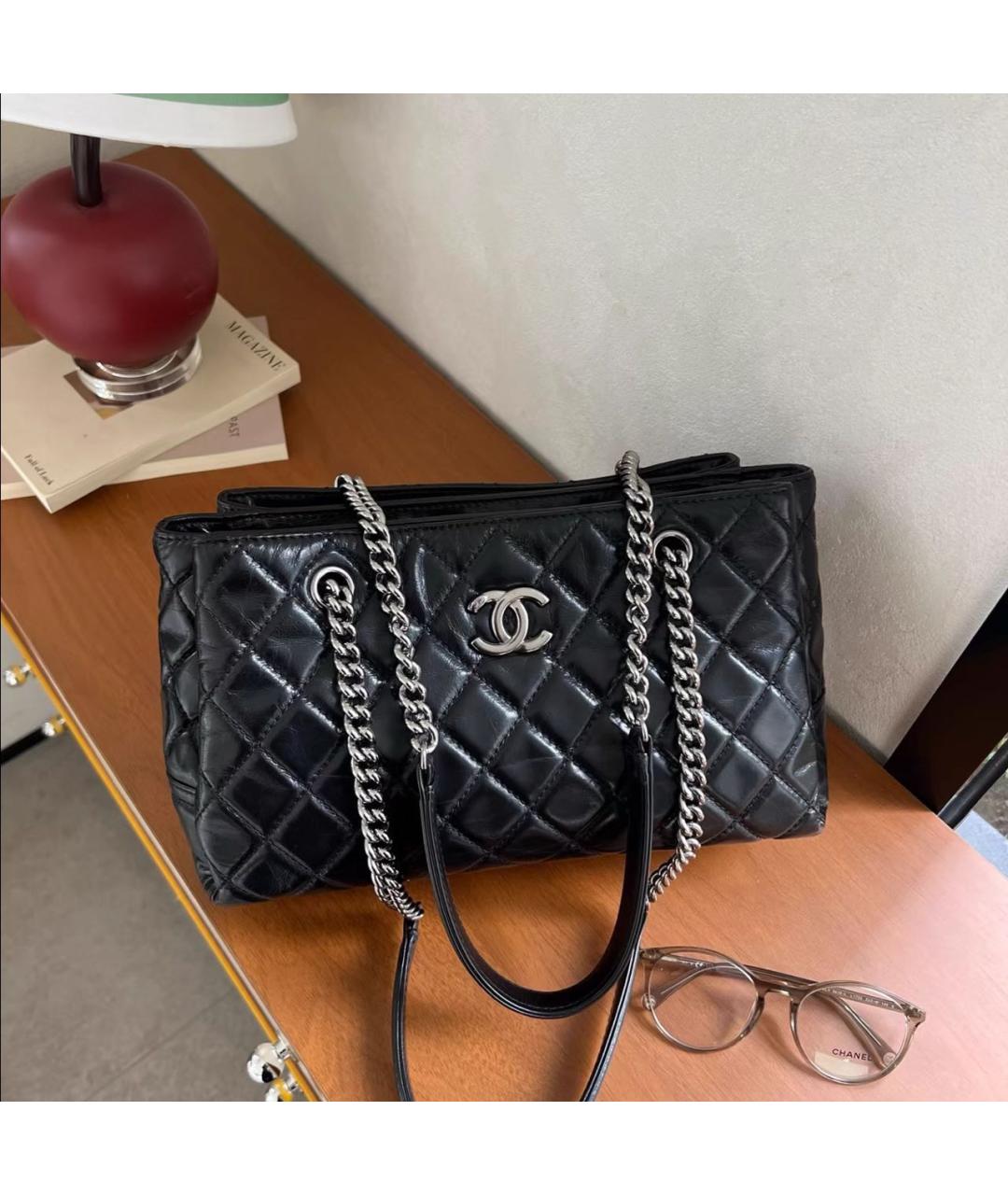 CHANEL Черная кожаная сумка тоут, фото 2