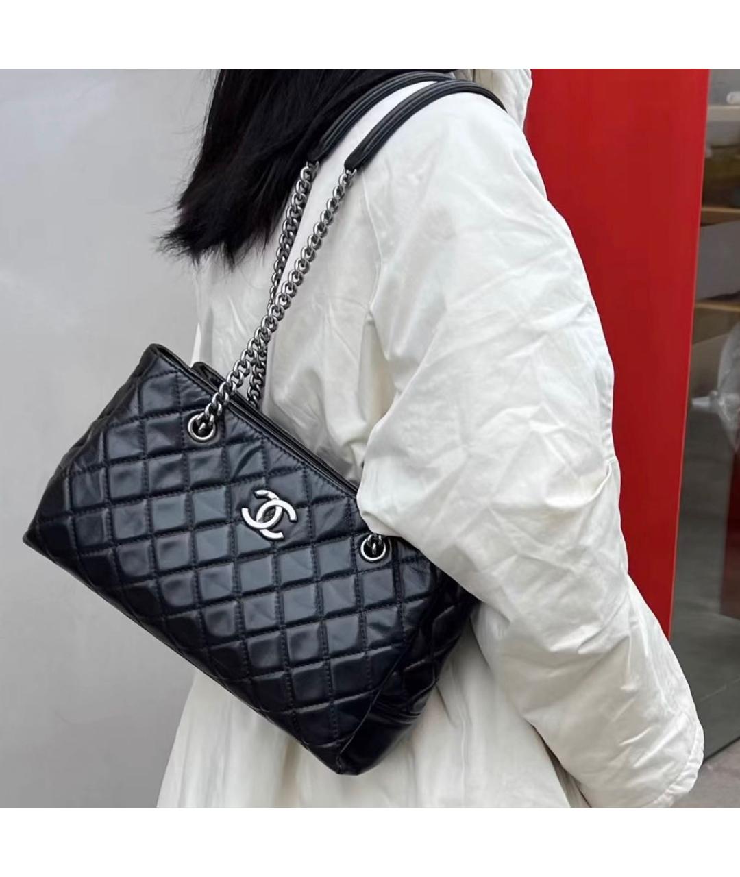 CHANEL Черная кожаная сумка тоут, фото 6