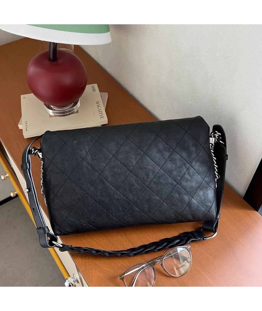CHANEL Черная кожаная сумка через плечо, фото 2