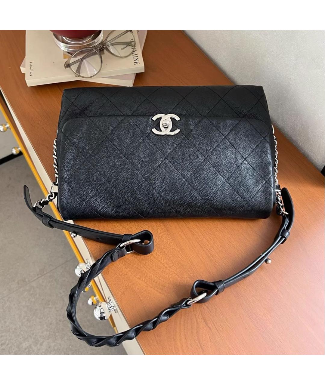 CHANEL Черная кожаная сумка через плечо, фото 3