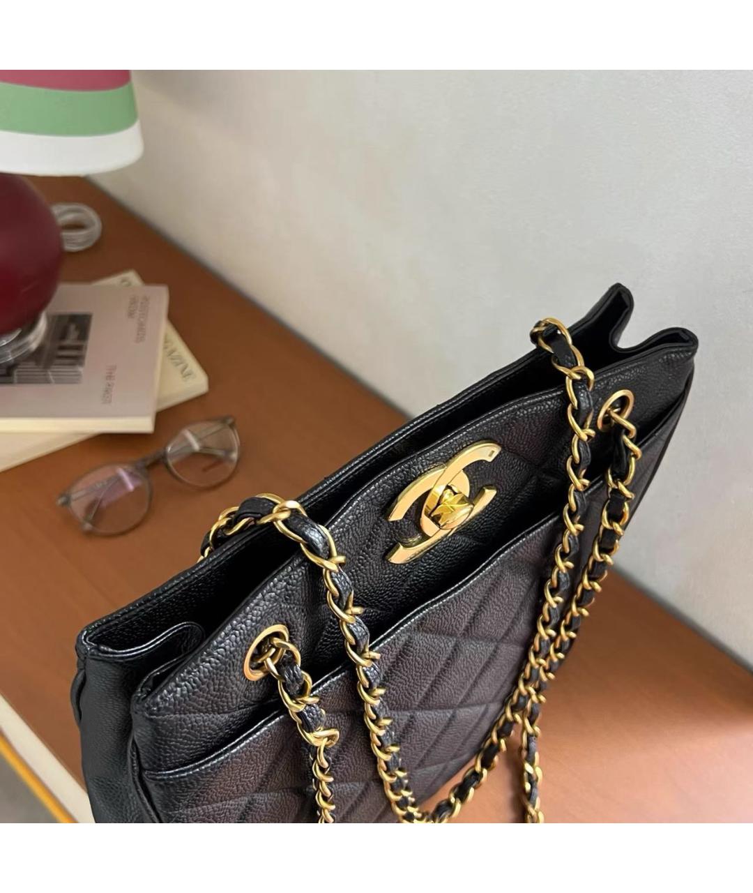 CHANEL Черная кожаная сумка тоут, фото 3