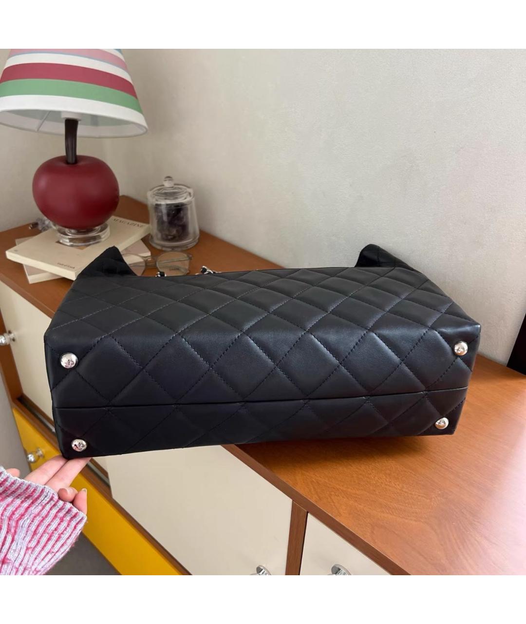 CHANEL Черная кожаная сумка тоут, фото 5