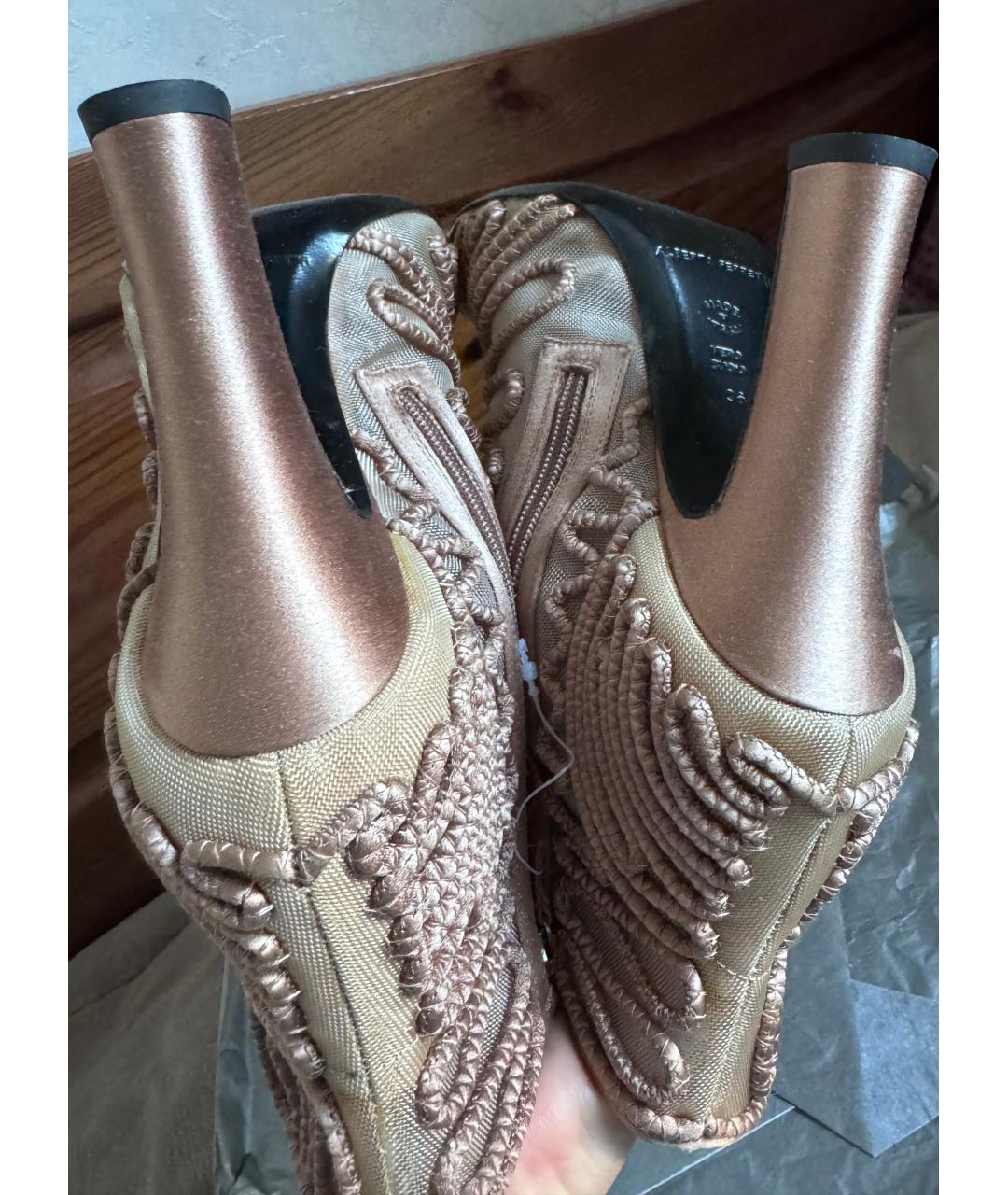 ALBERTA FERRETTI Бежевые синтетические ботильоны, фото 8