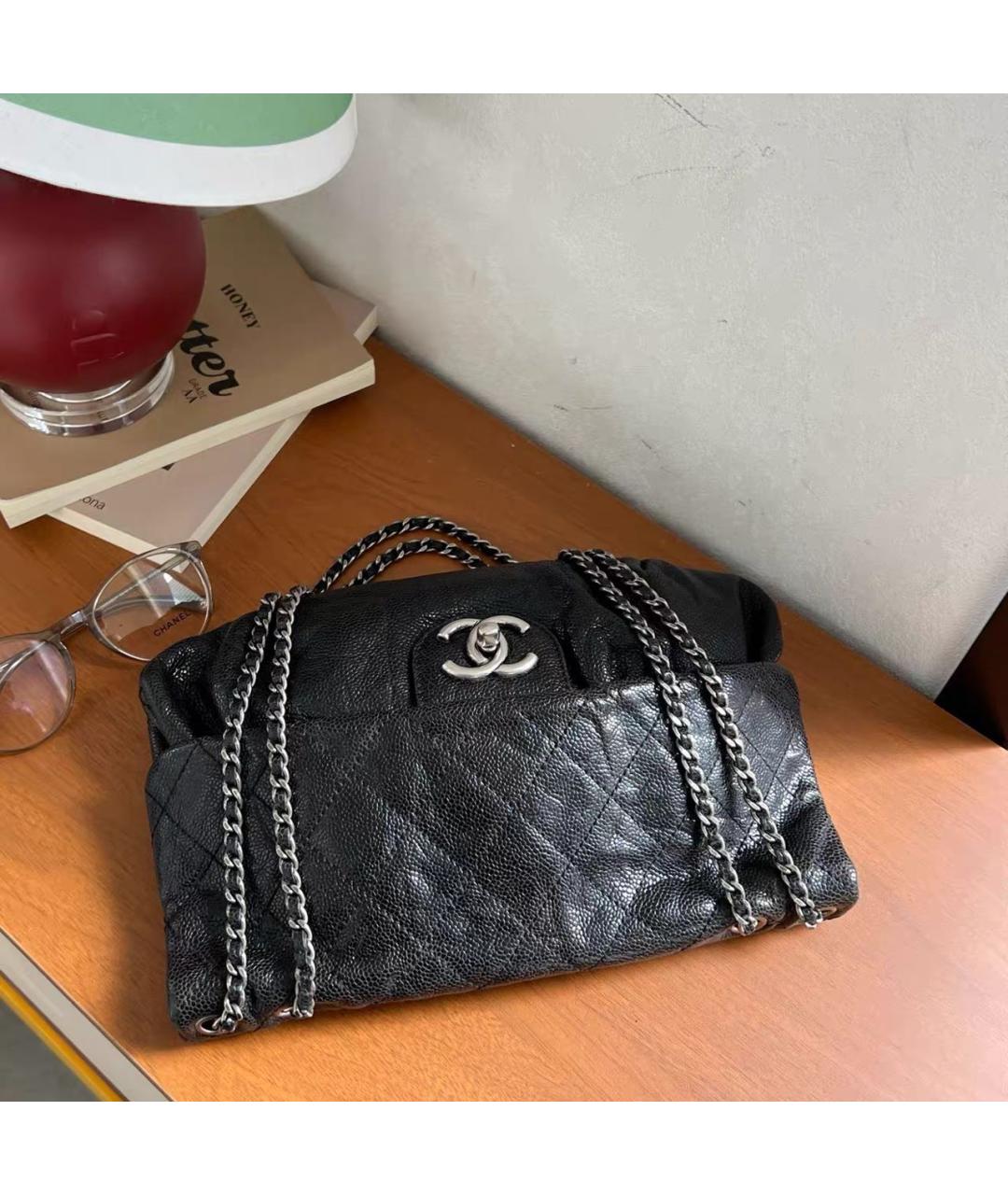 CHANEL Черная кожаная сумка через плечо, фото 2