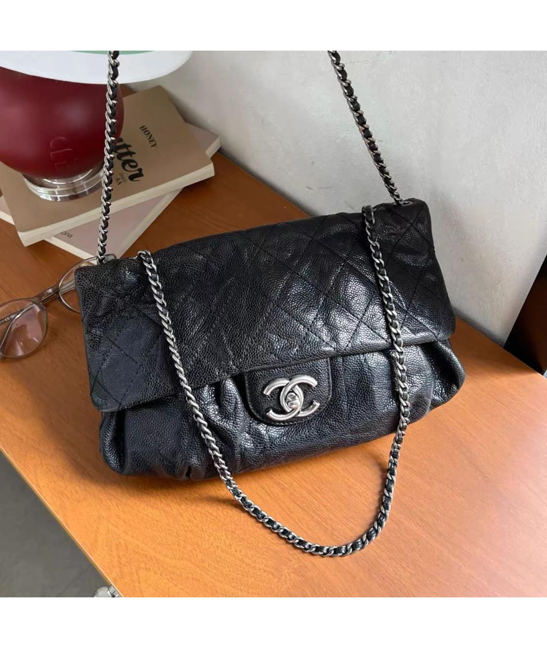 CHANEL Черная кожаная сумка через плечо, фото 3